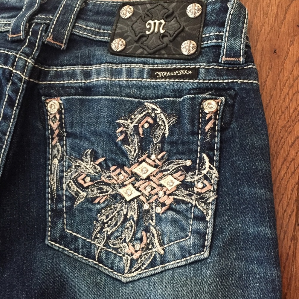Miss Me boot cut Jeans - LIKE NEW QUALITY!!